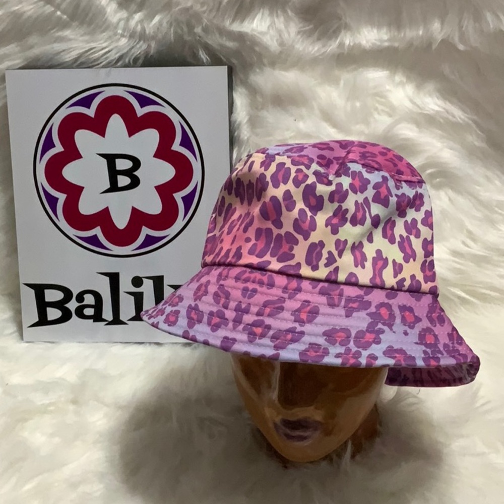 🌸 BUCKET HAT🧢 Bright PINK color 💕 with leopard 🐆 pattern 🧢